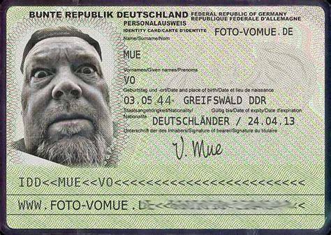 Personalausweise zu fälschen, soll künftig deutlich erschwert werden. Originol Personalausweis der Buntes Republik Deutschland ...
