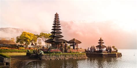 Sunrise At Pura Ulun Danu Bratan Balis Most Beautiful Temple