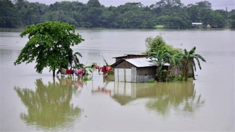 Floods In India Nepal Displace Nearly 4 Million People At Least 189 Dead