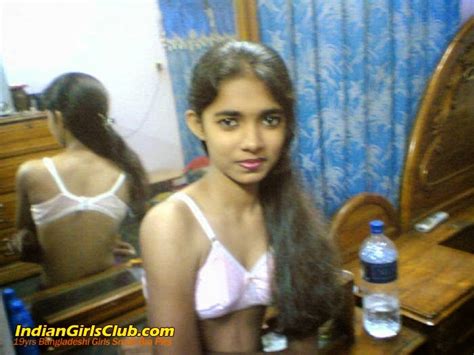 Bangladeshi Hot Girls Showing Her Small Boobs With Bra