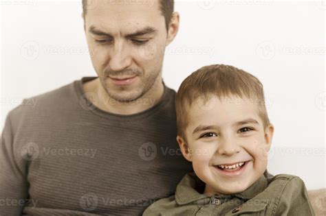 Retrato De Padre E Hijo Papá Ama A Su Hijo Relación Familiar Positiva