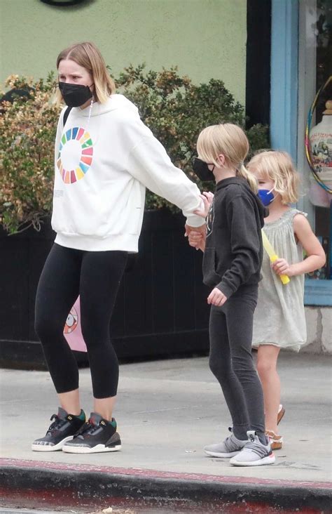 Kristen Bell In A White Sweatshirt Goes Shopping With Her Daughters At A Local Toy Store In Los