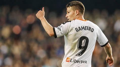 Habrá una nueva delantera en el valencia, y se quiere que maxi esté al frente. Kevin Gameiro tiene un futuro complicado en el Valencia ...