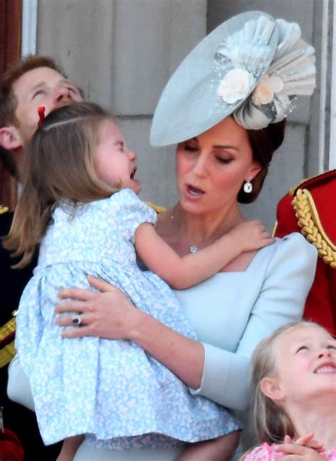 See Kate Middletons Quick Mom Reflexes When Charlotte Falls On The Palace Balcony