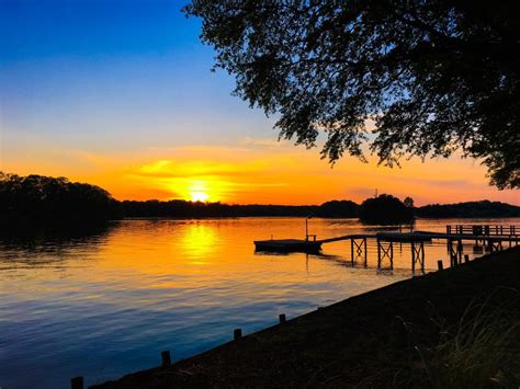 Sunsets In Lake Norman Docks Parks And Restaurants