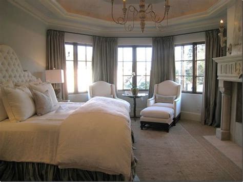 Simple neutral curtains add warmth to a master bedroom in a minimalist new jersey mansion. BAY WINDOW DRESSING IDEAS CURTAINS « Blinds, Shades ...