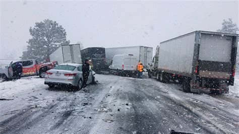 Snow Causes 8 Vehicle Crash On I 40 Near Flagstaff In Arizona