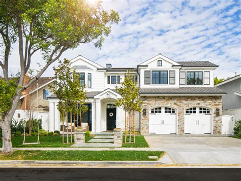 Wherever you go, we're here for you. California Cape Cod Home Design - Home Bunch Interior ...