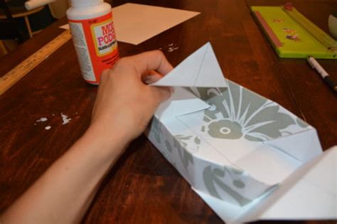 Follow the easy instructions here to learn how to make a box out of paper. How to Make a Gift Box Out of Scrapbook Paper - DIY Gift Ideas