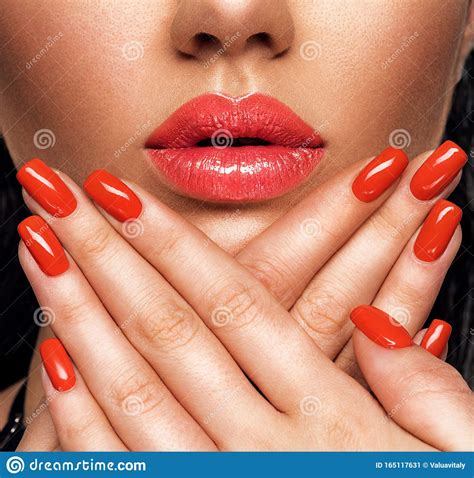 148 Fashion Make Up Manicure Sexy Red Lips Nails Photos Free
