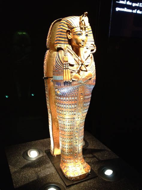 Replica Of King Tuts Tomb Real One In Egypt King Tut Egypt King
