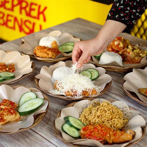 Ayam geprek bensu lv10 nasi kuning , lemak , roa , daun jeruk , rebon , original mukbang. Gambar Makanan Geprek Bensu - Gambar Hitam HD