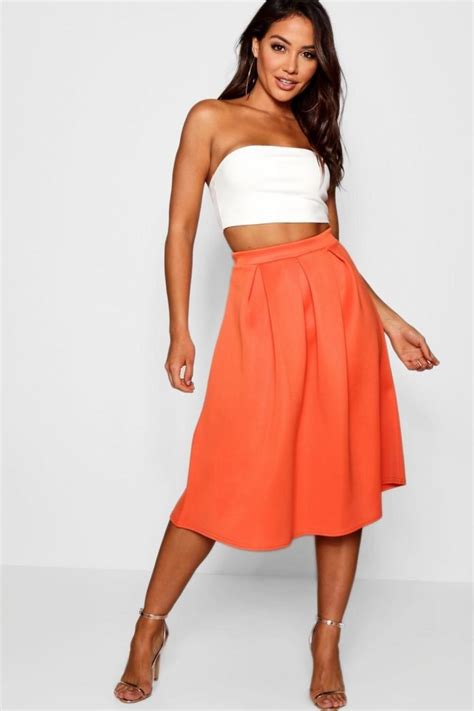 25 Girls In Crop Tops And Skirt Ideas To Flaunt In This Season