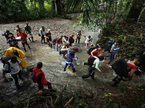 M S De Venezolanos Cruzaron La Selva Del Dari N En