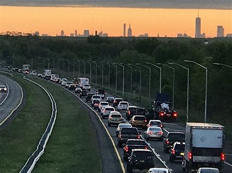 Update Slow Traffic On Staten Island Expressway