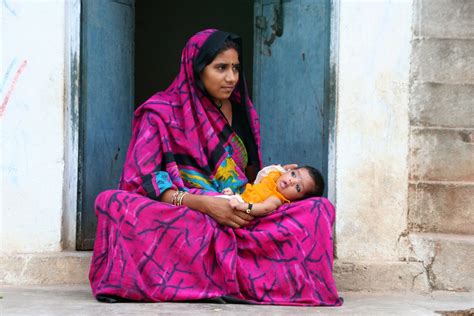 Mother And Child Orcha India Photography Riëtte