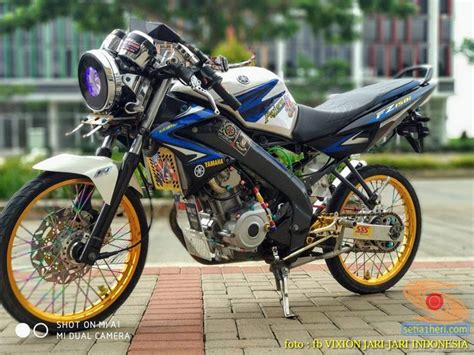 Vixion merupakan salah satu motor yang populer dikalangan para pria remaja. Kumpulan gambar modifikasi Yamaha Vixion Jari-jari bodi coak brosis.. (13) - setia1heri.com