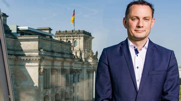 An der basis zählte vor allem bekanntheit und medienpräsenz, da konnten weidel und chrupalla ihren vorsprung ausspielen. Chrupalla: BDI-Chef Kempf sollte für Arbeitsplätze sorgen ...