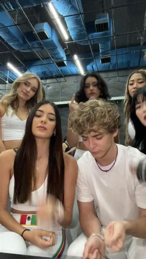 Now United Vídeo Cantores famosos Fotografia de amizade Vídeos de