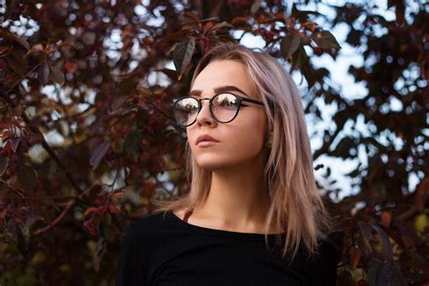 Hintergrundbilder Frau Porträt Gefärbtes Haar Frauen Im Freien Frauen Mit Brille