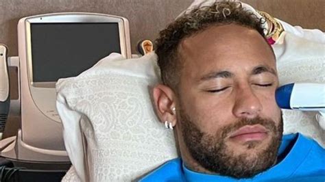 Neymar realiza procedimentos estéticos para o rosto Famosos IporaNews