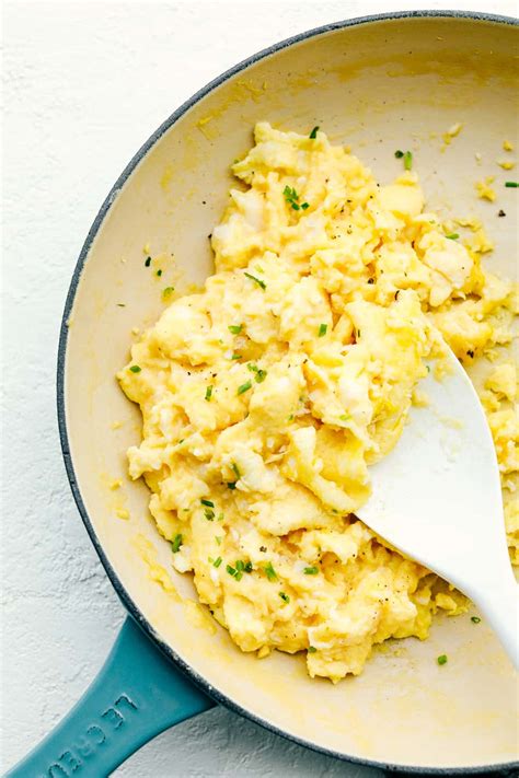 The Secret To Making Fluffy Scrambled Eggs Therecipecritic