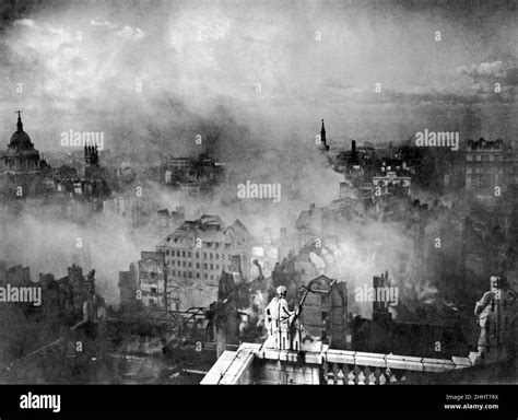 London St Pauls Cathedral 1940 Hi Res Stock Photography And Images Alamy