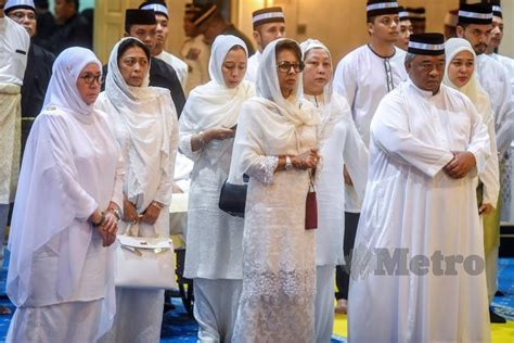 Tengku abdul rahman, tengku muda, sultan haji ahmad shah's second son. Suasana hiba selubungi Istana Abu Bakar | Harian Metro