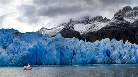Grey Lake In Chile Will Surprise You With Its Beautiful Mountain And