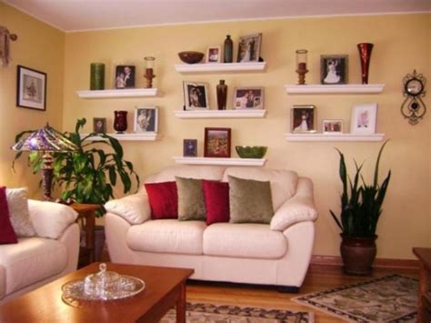 Hiasan tidak perlu mahal, jika kamu bisa membuatnya sendiri ruang tamu kamu terlihat semakin nyaman untuk ditempati. 18 Hiasan Dinding Ruang Tamu Minimalis Unik | RUMAH IMPIAN