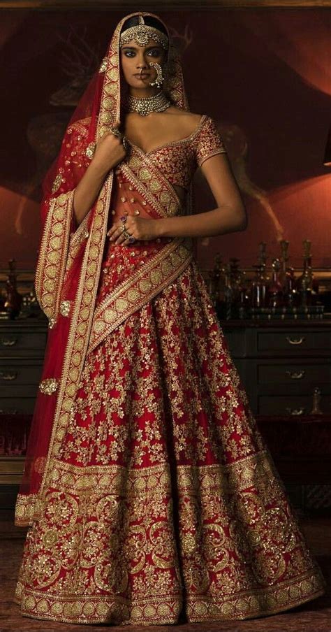 Pin By Vaishnavi Gupta On Bride Indian Bridal Lehenga Indian Bridal Wear Bridal Lehenga Red