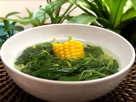 Sayur bening bayam juga kaya akan gizi. Sayur Bening: Clear Spinach & Corn Soup (Vegan) - Cook Me ...