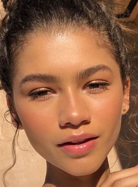 Zendaya • Glowy No Makeup Look Tanned Makeup Tan Skin Makeup Light Skin Makeup