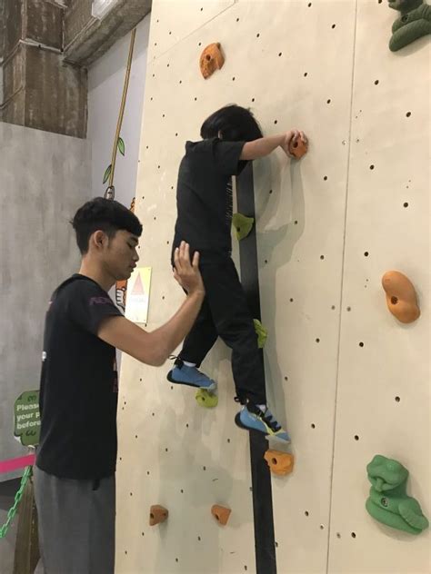 Meet other local rock climbers to share tips, discuss gear, and plan trips. Rocky BaseCamp Indoor Wall Climbing Di AEON Shah Alam - T ...