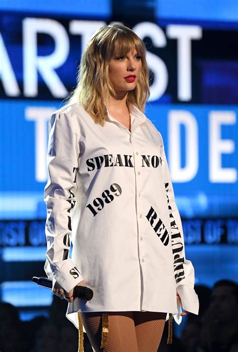 Taylor Swifts Amas Performance Outfit Didnt Just Look Good It Made A