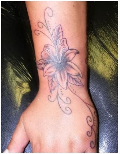 32 Fantastic Flowers Tattoos On Wrists