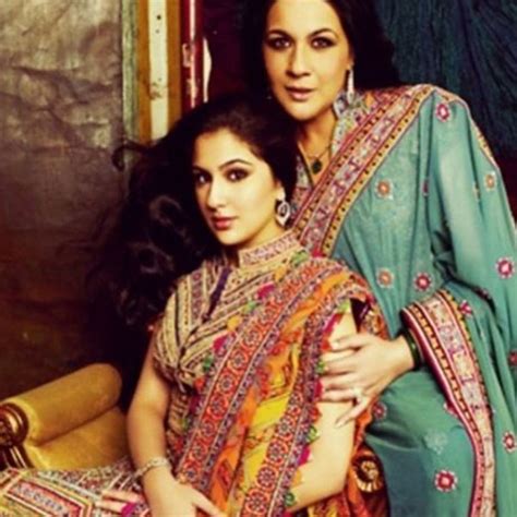 Sara Ali Khan Clicked With Mother Amrita Singh 7 Pictures Of Sara Ali Khan Which Prove That