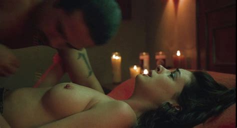 Anne Hathaway Nude And Sexy Scenes 6 Video And 39 Photos