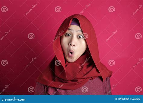 Cute Muslim Lady Shows Shocked Surprised Face With Open Mouth Stock Image Image Of Expressing