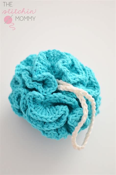 Use cotton yarn or thread to crochet this pretty set that makes the perfect crochet gift! Simple Crochet Bath Puff | FaveCrafts.com