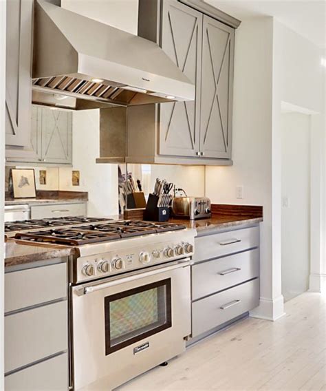 At nuform cabinetry we bring you a beautiful and classy range of ready to assemble kitchen cabinets to choose from.we. Mirrored backsplash | Mirror backsplash, Antique mirror ...