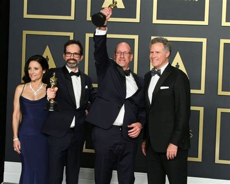 Julia Louis Dreyfus Flaunts Her Milf Body At The 2020 Academy Awards