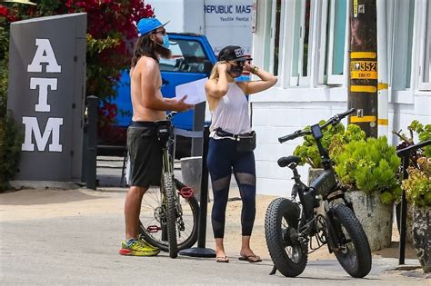 Kate Hudson In Great Shape On A Bike Ride In Malibu 34 Photos The