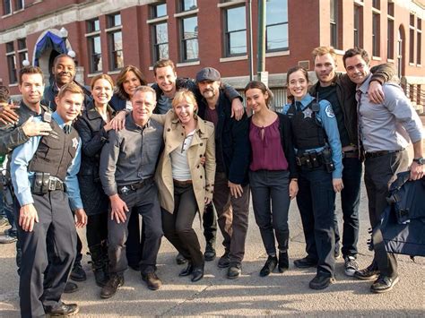 Chicago Pd With Law And Order Svu Crossover Show Chicago Pd Cast