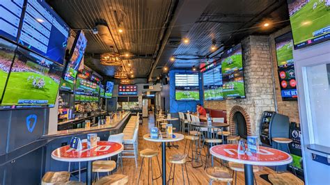 The Ultimate Guide To Chicagos Best Sports Bars Best Places To Watch Sports In Chicago