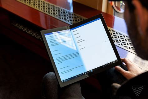 Microsoft выпустит складной планшет Surface с двумя экранами в 2020 году