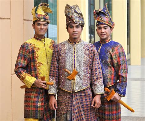 Baju Melayu Tradisional Klasik Pakaian Dan Perayaan Etnik Di Malaysia Riset