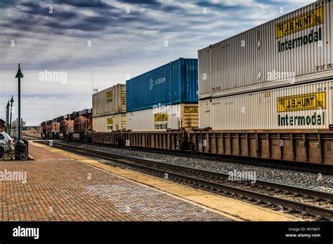 Bnsf Eastbound Container Train Rolling Through Flagstaff Az Stock