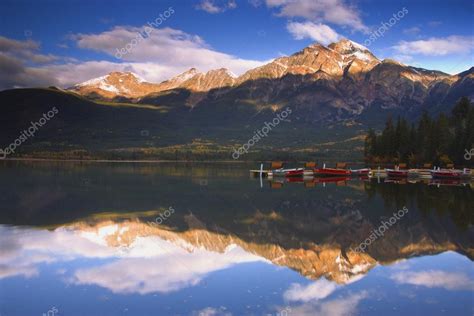 Pyramid Lake Jasper Alberta Canada — Stock Photo © Designpicsinc