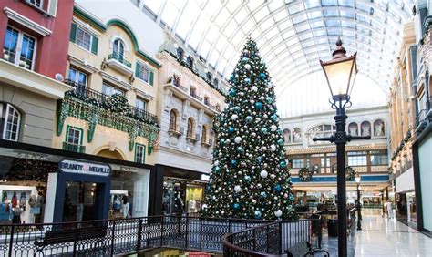 10 Things You Should Do This Christmas At West Edmonton Mall Raising